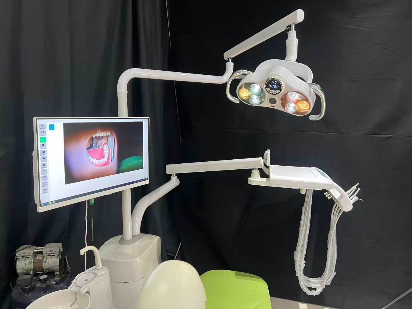 Dental Operating Lamp With Video Camera